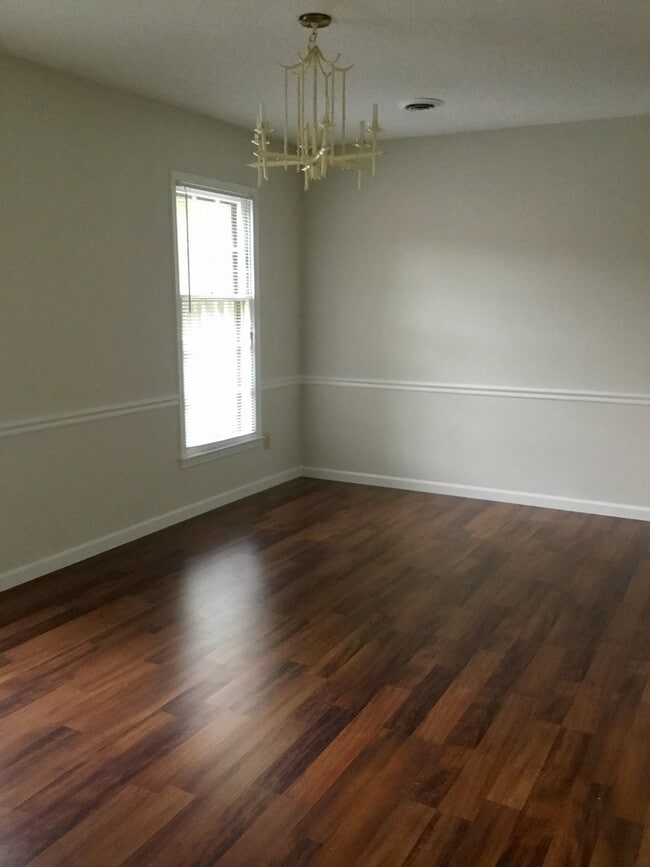 Photo - 815 Seabury Ct
