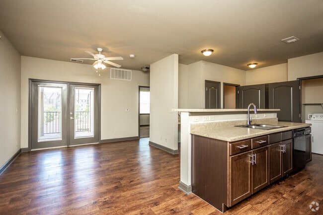 2BR, 2BA - 988 SF