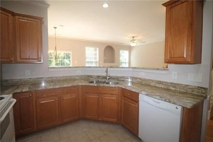 3082 Brockenhurst Dr