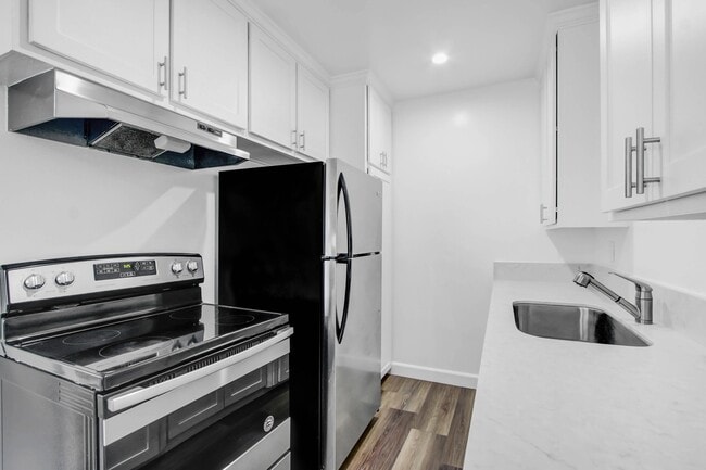 Photo - Country Club Apartments