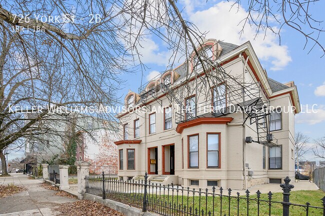 Photo - 726 York St Unit 2B