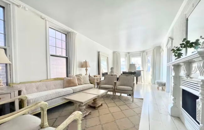 Photo - 1240 W School St