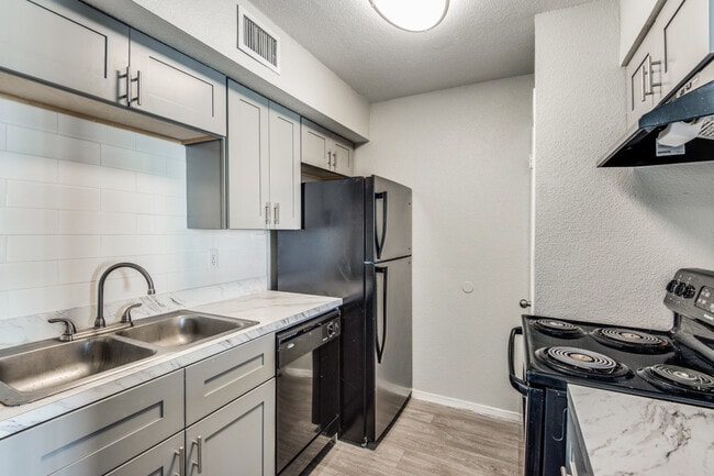 Photo - The Summit Apartments