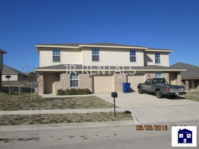 Building Photo - 310 Janelle Dr