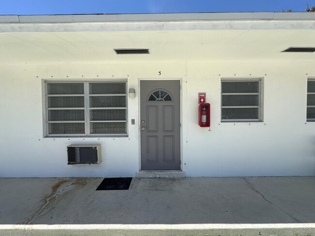 Photo - 932 S B St