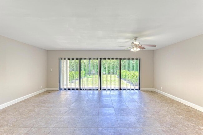 Photo - 660 Coventry St