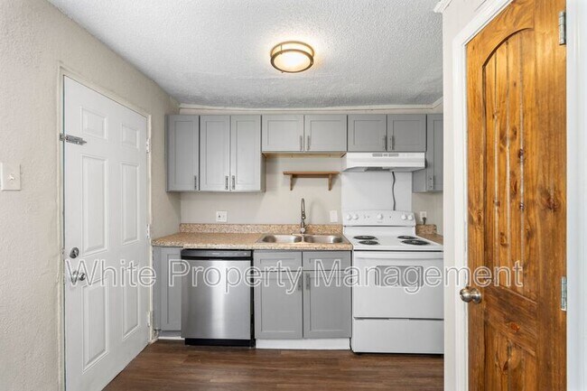 Photo - 2405 Julia Ave