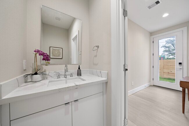 Photo - 8672 Easthaven Blvd