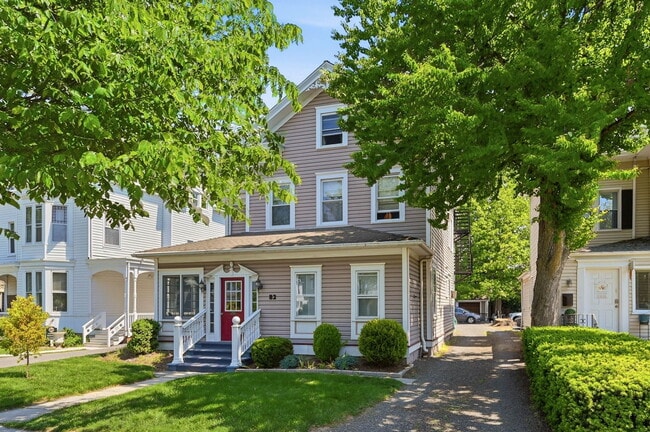 82 Maple Ave Unidad A