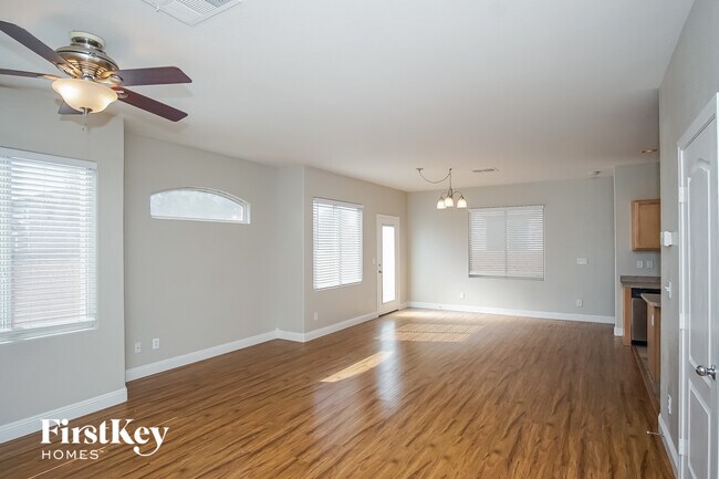 Photo - 667 Baffin Island Rd