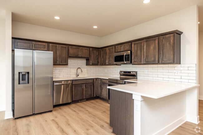 4BR, 3BA - 2,400 SF - Platinum Pointe