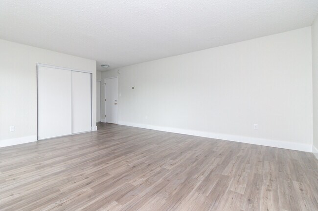 Photo - Queenston Manor