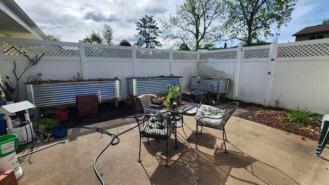 Photo - 1 Bedroom, 1 Bath Apartment- All utilities... Unit 7