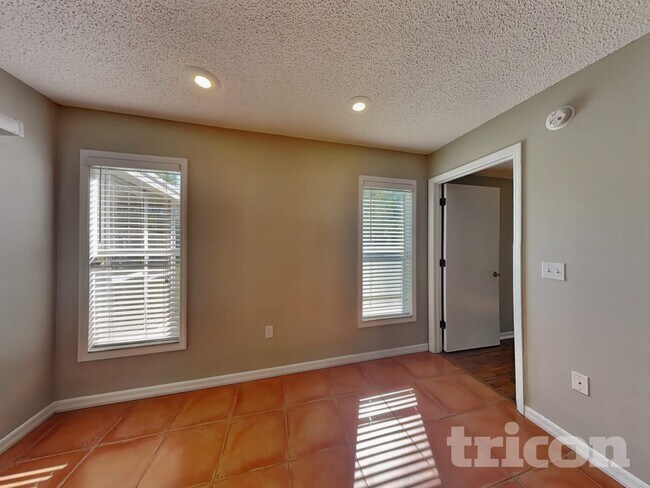 Photo - 1374 Godfrey Ave