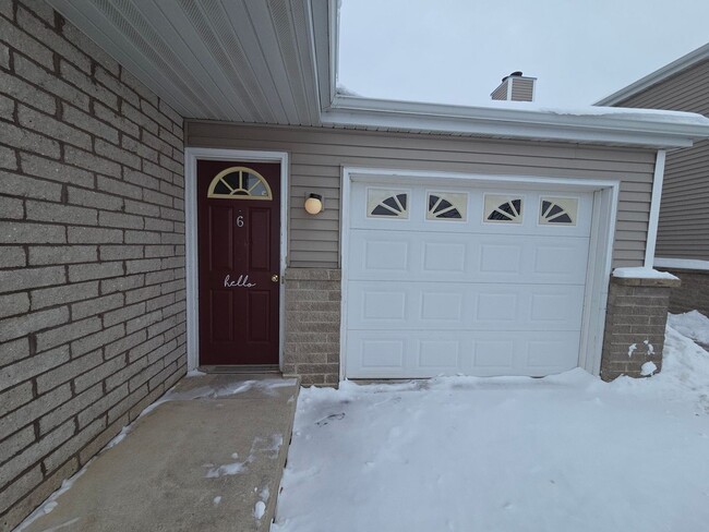 Photo - Discover your dream Townhome in Manitowoc! Unidad Apt. 6-4930