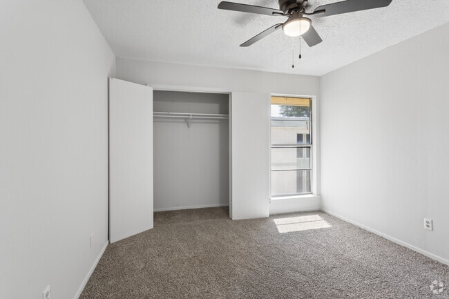 2BR, 1BA - 905SF - B1 - Second Bedroom