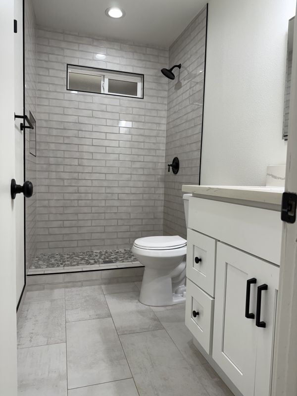 Photo - 688 Atchison St