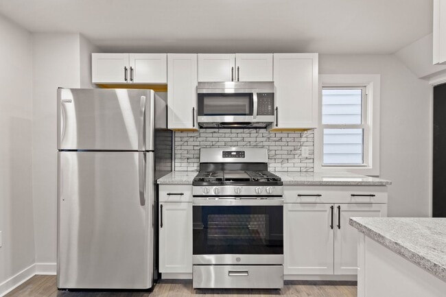 Building Photo - Gorgeous 4 bedroom home in Carrick available May 1!