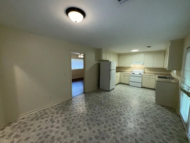 Photo - 1444 Maria Dr