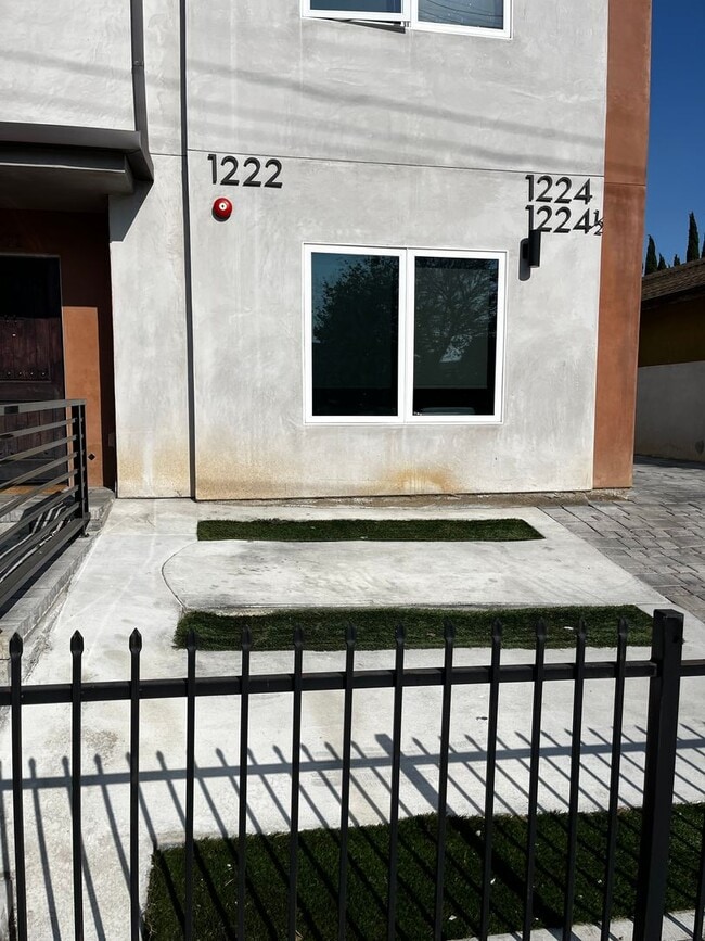 Photo - 1222 Alexandria Ave Unidad 2