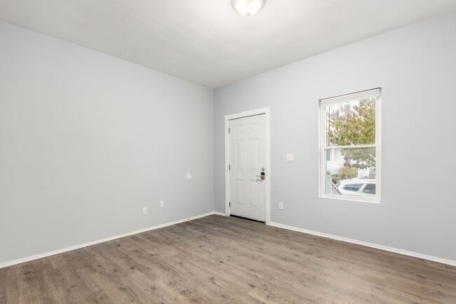 Photo - 673-675 Stanley Ave Unit 673