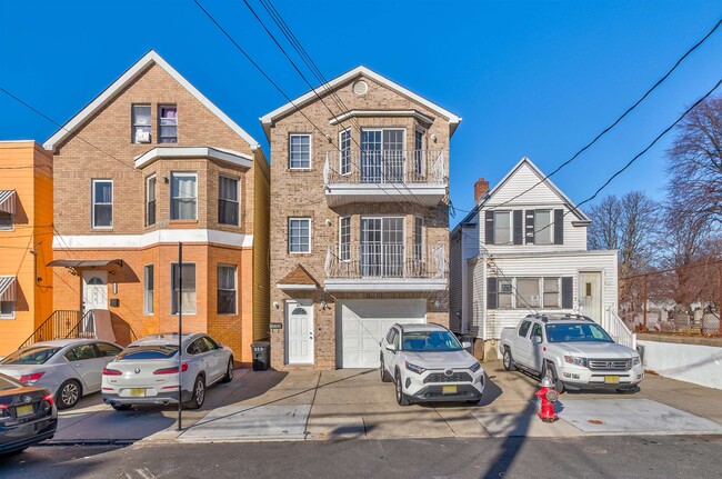 Building Photo - 225 Belvidere Ave