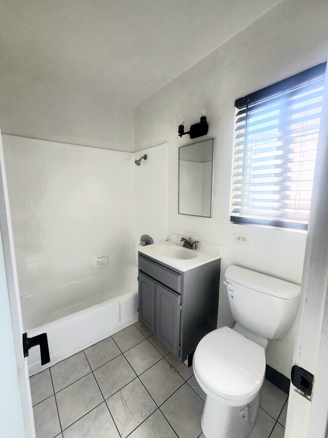 Photo - 11901 York Ave Unit #0