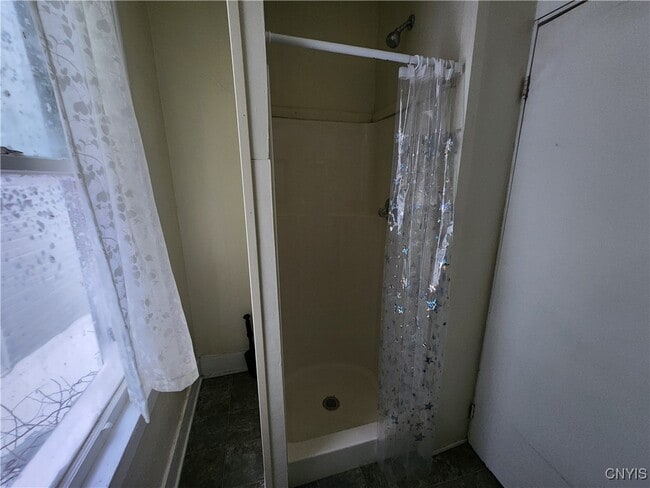 Photo - 137 W Schuyler St