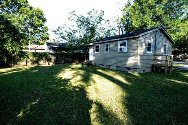 Photo - 1205 Kinston St