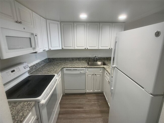 Building Photo - 19455 NE 10th Ave Unit 3-414