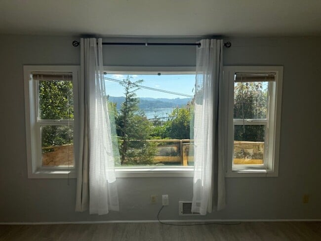 Building Photo - McPherson Duplex Unit 2086 Rental