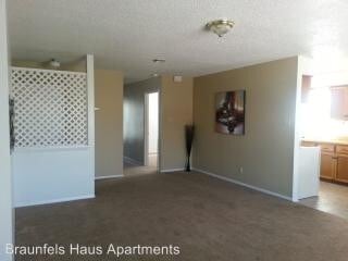 Building Photo - 1012 Mission Dr Unit APT-D