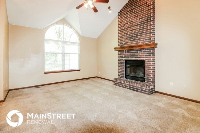 Photo - 301 W Heritage Dr