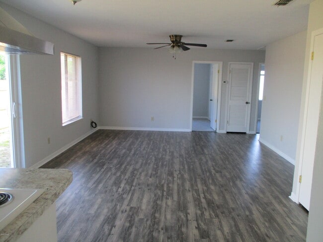 Photo - 1346 Stephen Dr