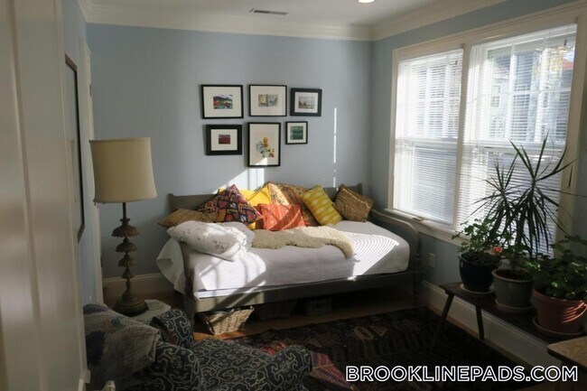 Photo - 281 Walnut St Unit 1