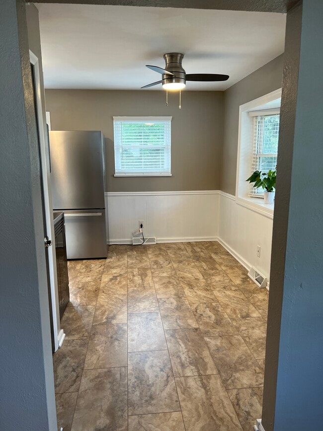 Photo - 1122 Sharon Ave