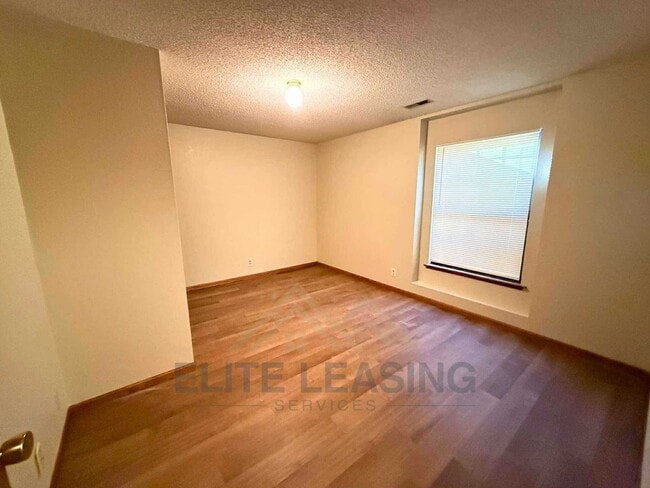 Photo - 5611 SW 36th Terrace