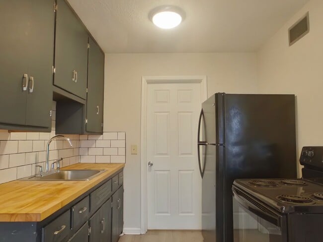 Photo - 1823 N Jeanette Ave