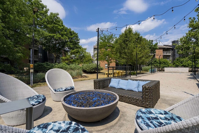 Grandview Apartments - Firepit and Boccee Ball
