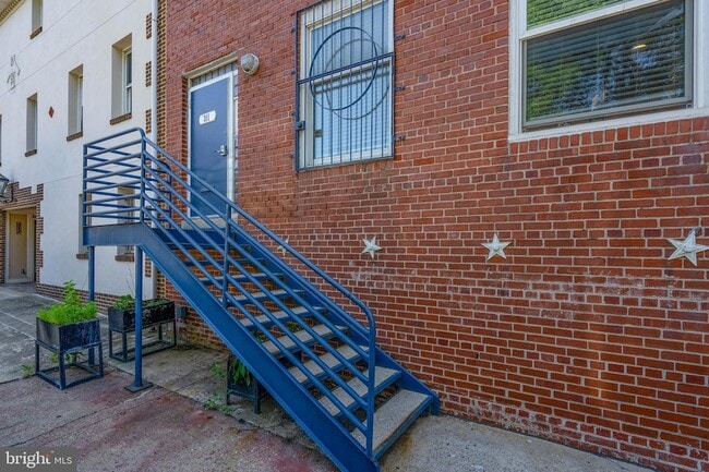 Photo - 13-313 N Front St