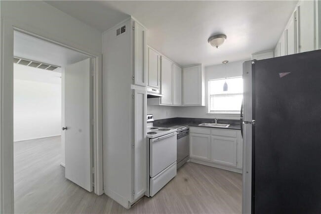 Photo - 320 E 4th St Unit 204