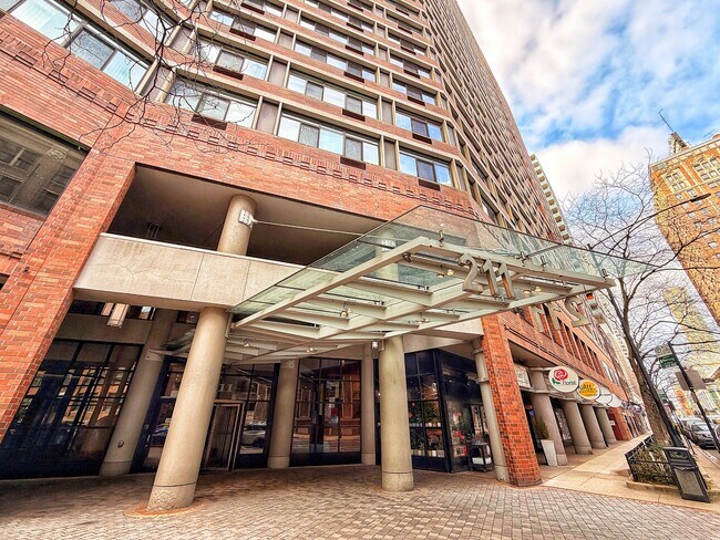 Building Photo - 211 E Ohio St Unit 2803