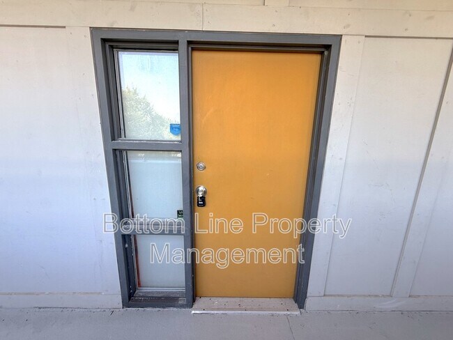 Building Photo - 514 W 10th St Unit 403 Rental