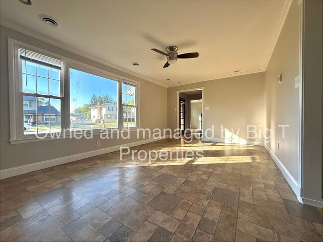 Photo - Beautiful 4 bedroom 2 bathroom home
