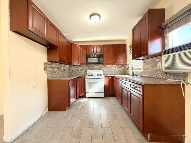 Photo - 1235 W Florence Ave