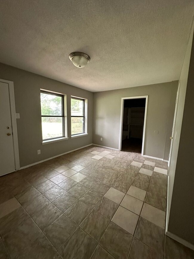 Photo - 320 S 41st St