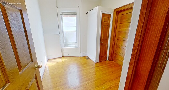 Photo - 157 Spadina Rd Unité 2