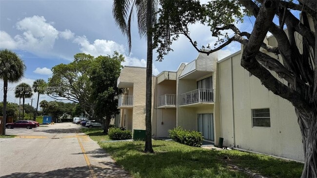 Building Photo - 415 Executive Center Dr Unit 203