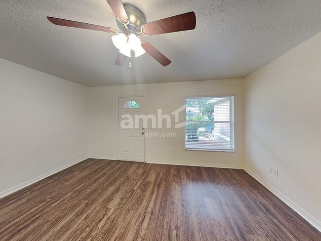 Photo - 724 E 11th Ave