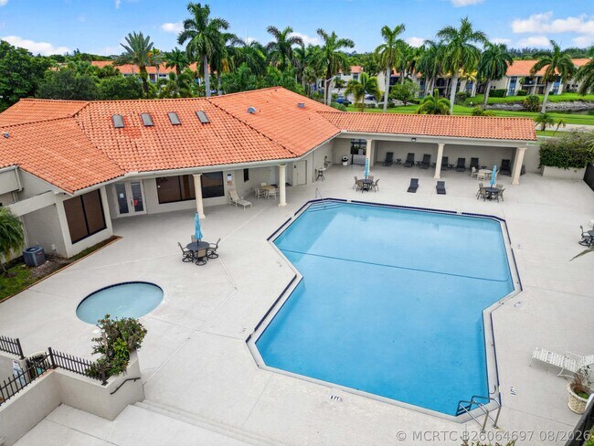 Photo - 1543 Lake Crystal Dr Unit G